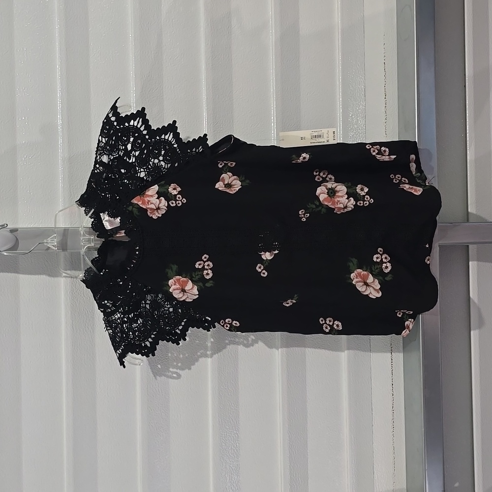 NO BOUNDARIES CROCHET SLY TOP SIZE XS(1) NWT
